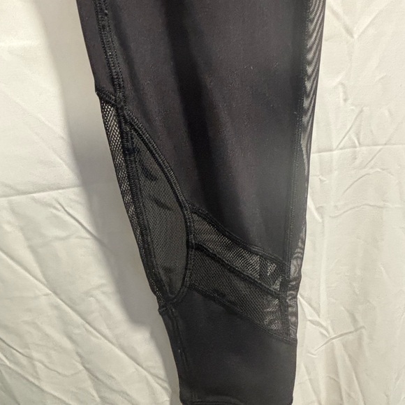 LULULEMON black and mesh leggings excellent condition 8 - Picture 5 of 8
